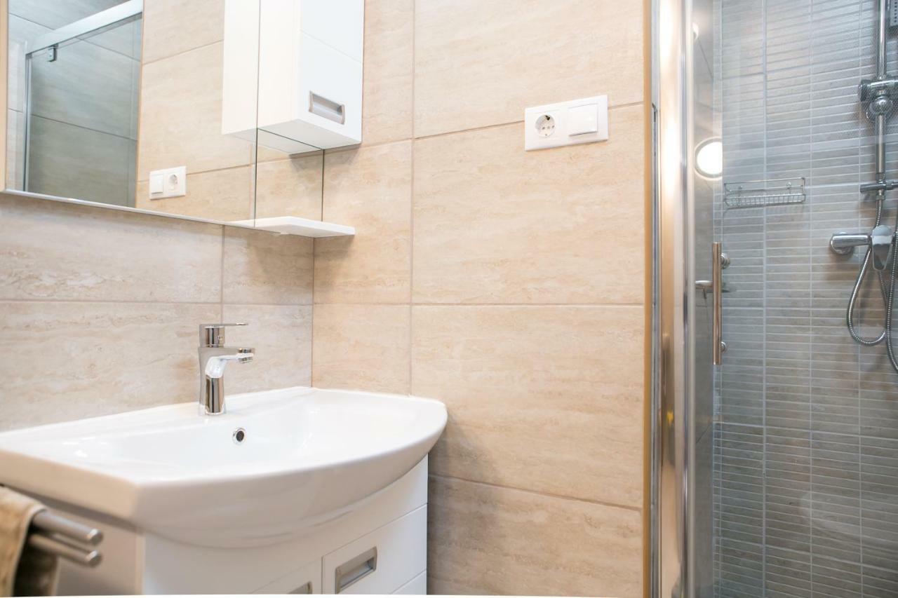 Starlight Apartment Mezőkövesd Exteriér fotografie